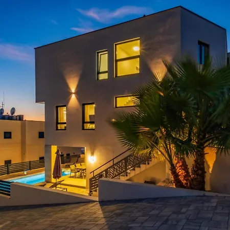 Neru Vodice- Private Heated Pool & Sea View Willa