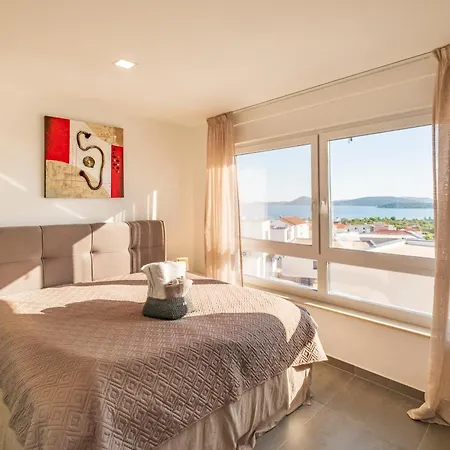 Neru Vodice- Private Heated Pool & Sea View Willa