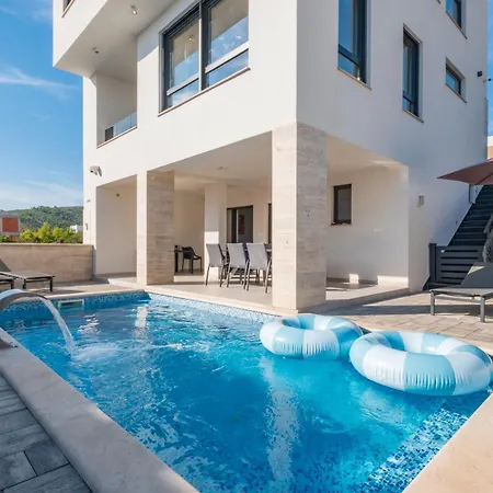Neru Vodice- Private Heated Pool & Sea View Willa Vodice