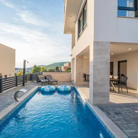 Neru Vodice- Private Heated Pool & Sea View