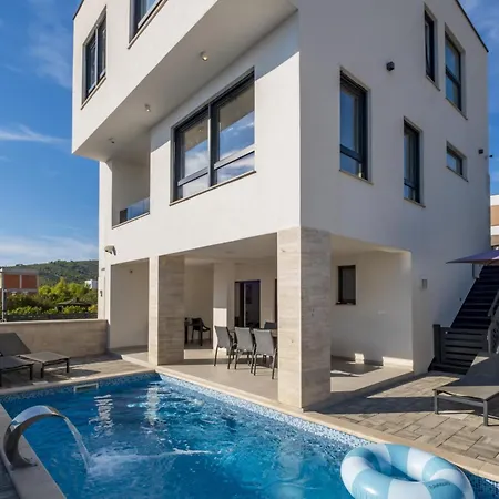 Neru Vodice- Private Heated Pool & Sea View *