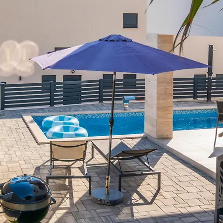 Neru Vodice- Private Heated Pool & Sea View Willa