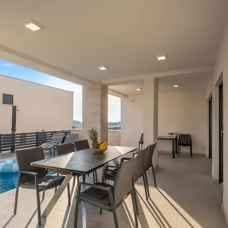 Neru Vodice- Private Heated Pool & Sea View Willa