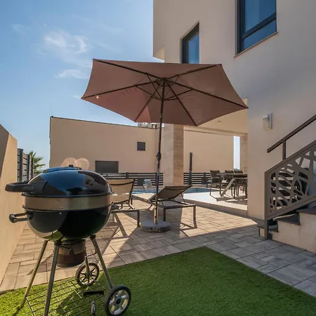 Neru Vodice- Private Heated Pool & Sea View Willa *