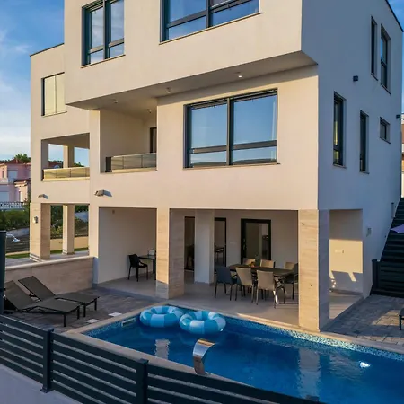Neru Vodice- Private Heated Pool & Sea View Willa *