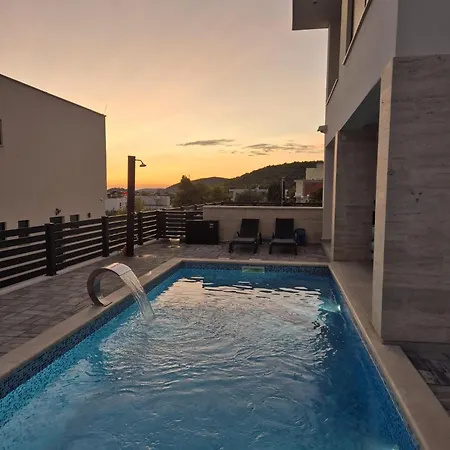Neru Vodice- Private Heated Pool & Sea View Willa *