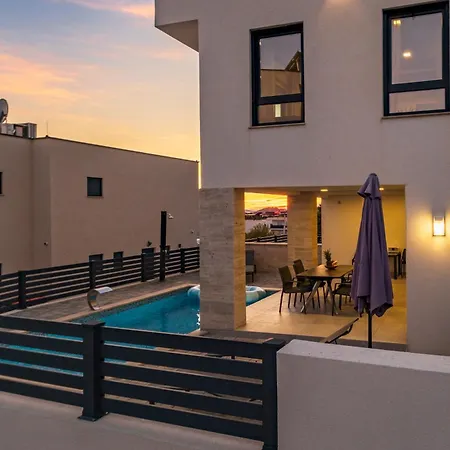 Neru Vodice- Private Heated Pool & Sea View Vodice