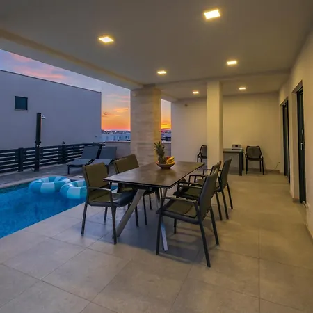 Neru Vodice- Private Heated Pool & Sea View Willa